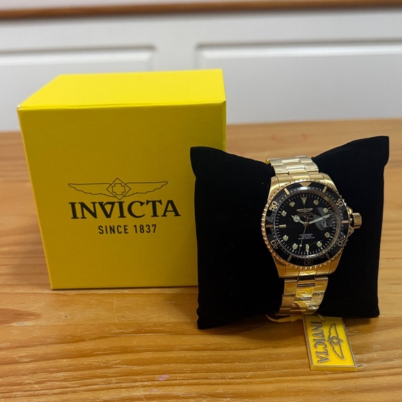 Invicta Men\'s Gold and Black Watch